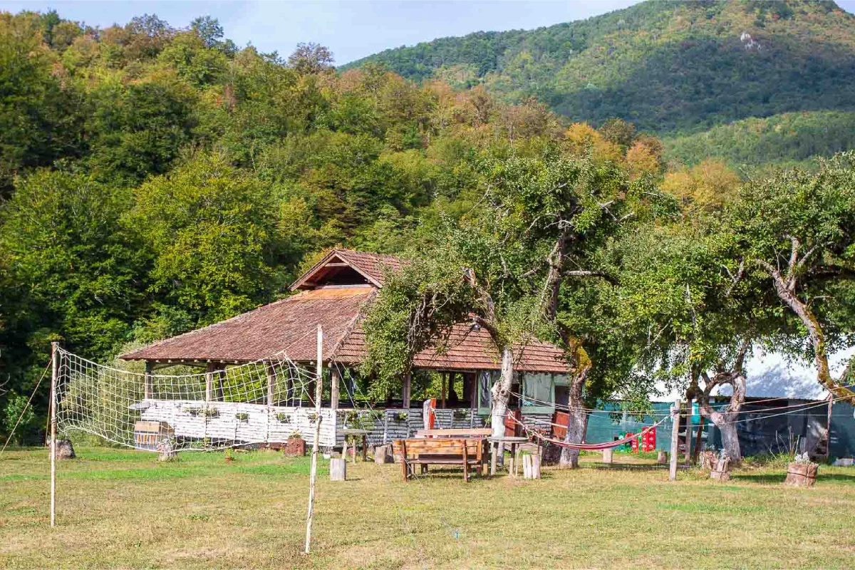 Rafting kamp Kanjon Tara - ambijent kampa i priroda 3
