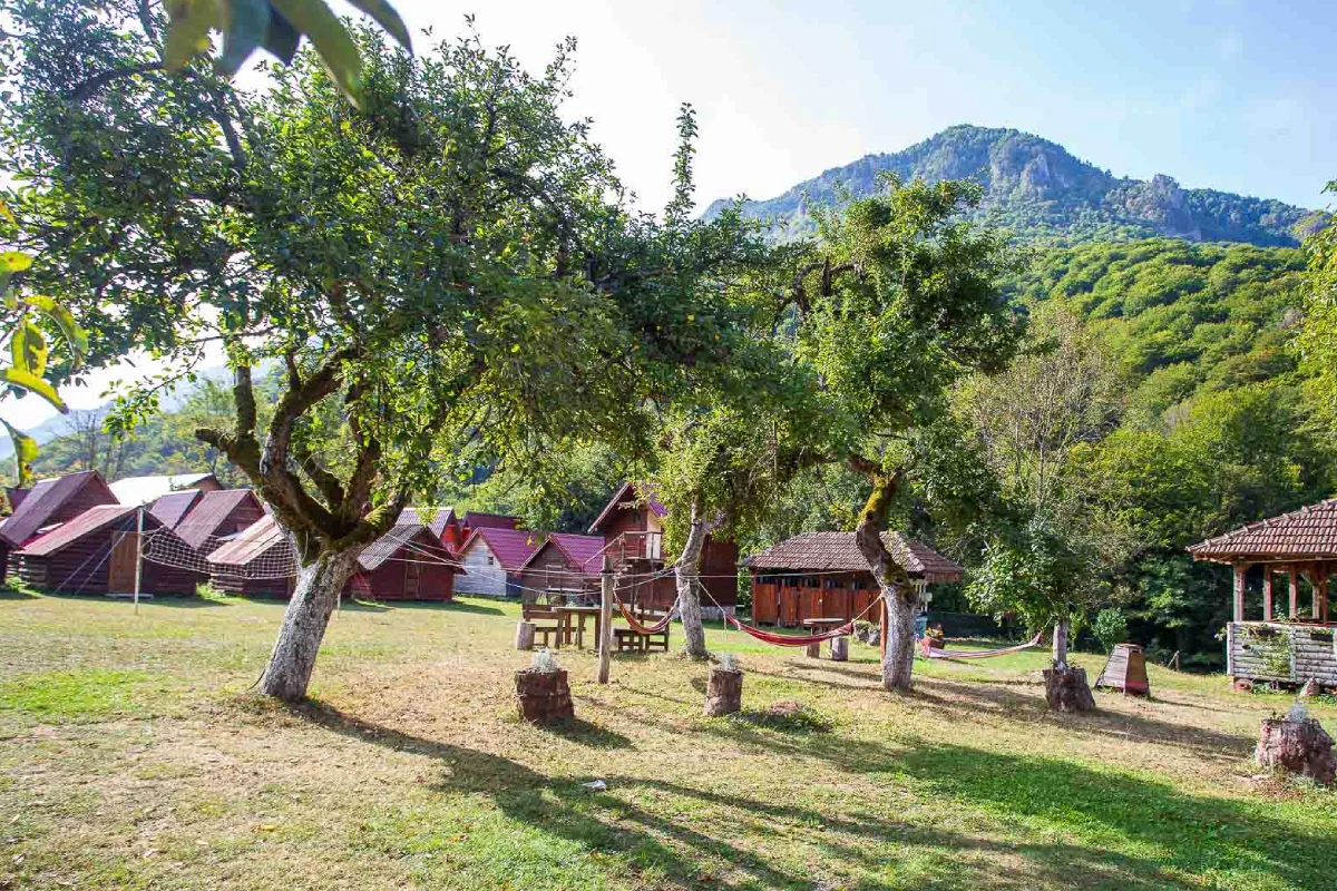 Rafting kamp Kanjon Tara - ambijent kampa i priroda 7
